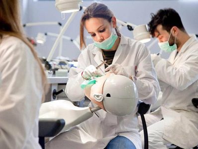 تحصیل در رشته دندانپزشکی دانشگاه لاتویا